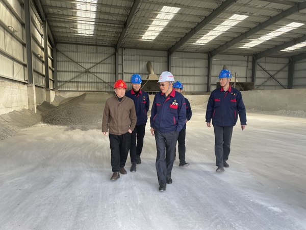 股份公司黨委委員、副總經(jīng)理劉道昆到建材公司調(diào)研