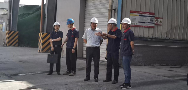 集團(tuán)公司黨委委員、股份公司黨委書記、總經(jīng)理蔣培進(jìn)到建材公司調(diào)...