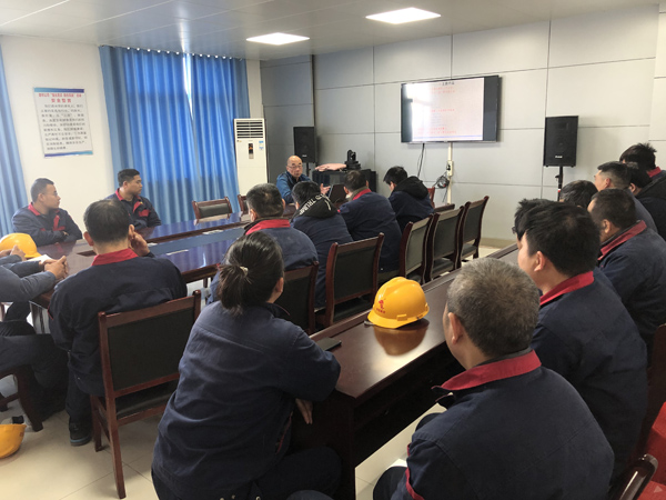 建材公司開(kāi)展砌塊車(chē)間設(shè)備專題培訓(xùn) 建材公司開(kāi)展砌塊車(chē)間設(shè)備專題培訓(xùn)