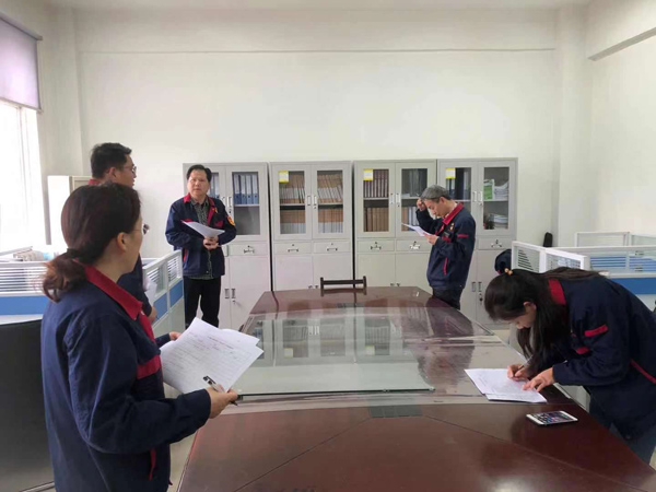 第二建筑工程事業(yè)部開展“設(shè)備見本色”專項(xiàng)活動 第二建筑工程事業(yè)部開展“設(shè)備見本色”專項(xiàng)活動